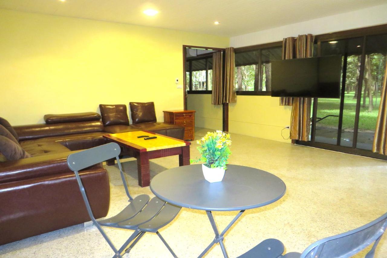 Isaan Perazim Park Hotel Roi Et Exterior photo